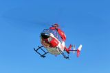Rettungshubschrauber fliegt Unfallopfer ins Krankenhaus
