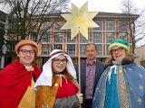 Sternsinger ziehen von (Rat-)Haus zu Haus