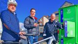 Moderne Lade-Infrastruktur für E-Bikes am Marktplatz