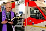 Weihe der Wagen: DRK-Einsatzfahrzeuge erhielten kirchlichen Segen