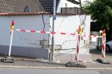 Müllwagen rammt Mauer: Bauwerk einsturzgefährdet