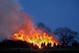 Große Osterfeuer in Echthausen, Wiehagen und Wimbern