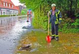 Kreisweit 200 Einsatzkräfte – Ruhrstraße in Echthausen unter Wasser