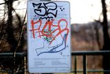 Schilder beschmiert: Vandalismus entlang des Ruhrtal-Radweges