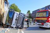 Feuerwehr befürchtete Verletzte oder Tote unter umgekipptem Lkw
