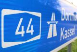 Straßenverkehrsschild zur Autobahn 44 (Dortmund/Kassel) ARCHIVFOTO: ANDREAS DUNKER