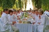 "Schwarze Wolken" führen zu einer Terminänderung für das "Dîner en blanc" der Gemeinde