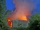 Gartenlaube im Vollbrand: Schwerstverletzter Besitzer